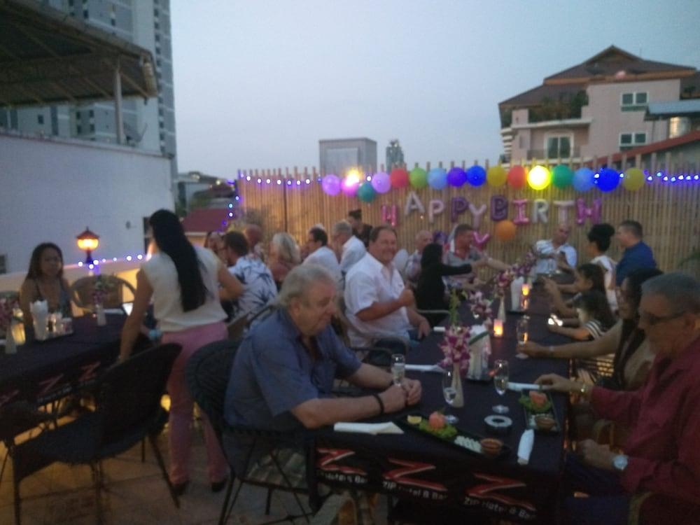 Zip Hotel & Restaurant Pattaya Exterior photo