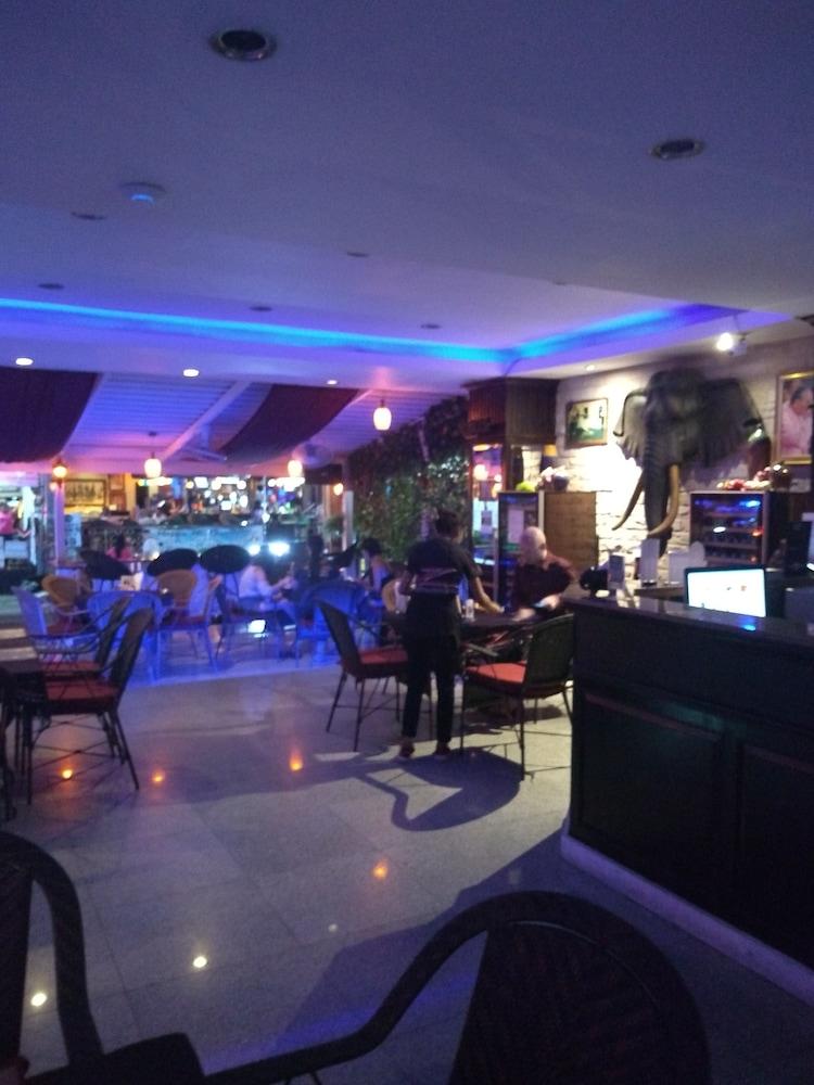 Zip Hotel & Restaurant Pattaya Exterior photo
