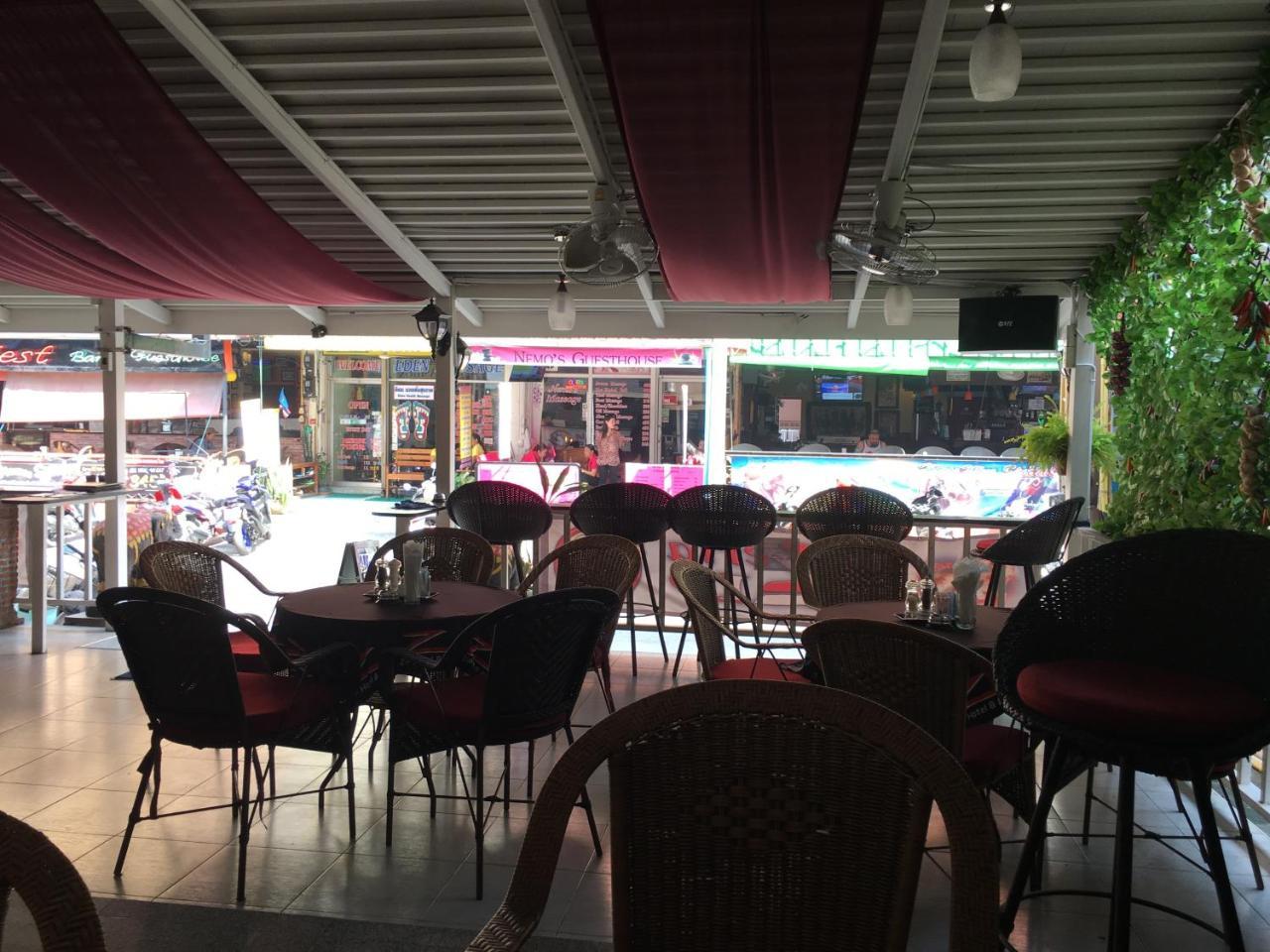 Zip Hotel & Restaurant Pattaya Exterior photo